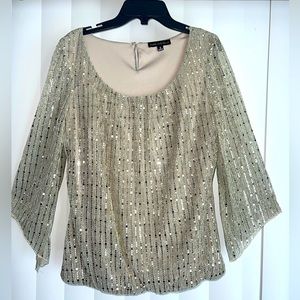 Sara Michelle Gold Top